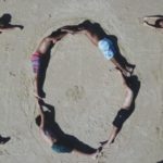 Símbolo COT na praia
